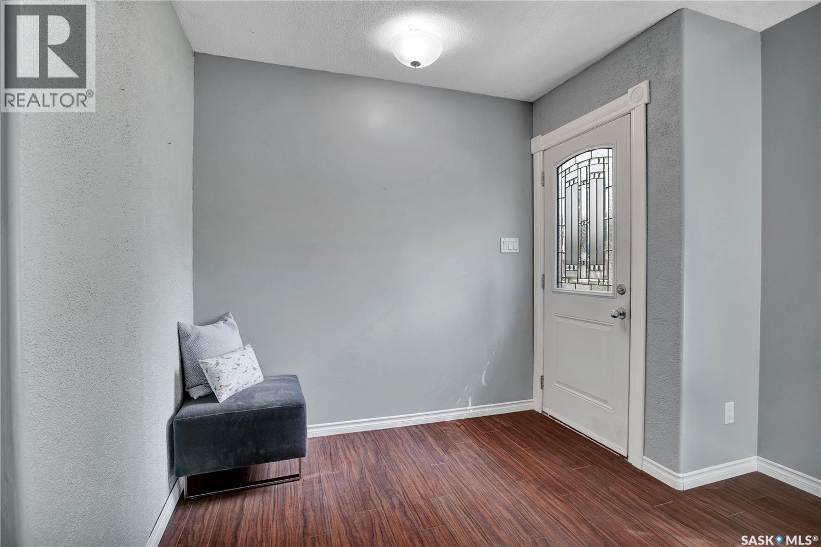 Photo 3 of 26 Columbia Drive, Saskatoon SK