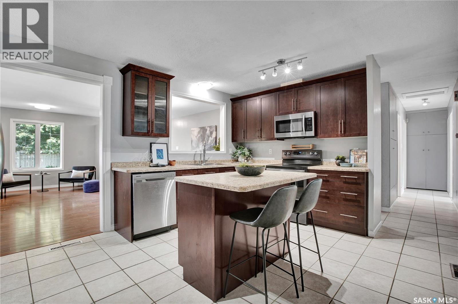 Photo 6 of 26 Columbia Drive, Saskatoon SK