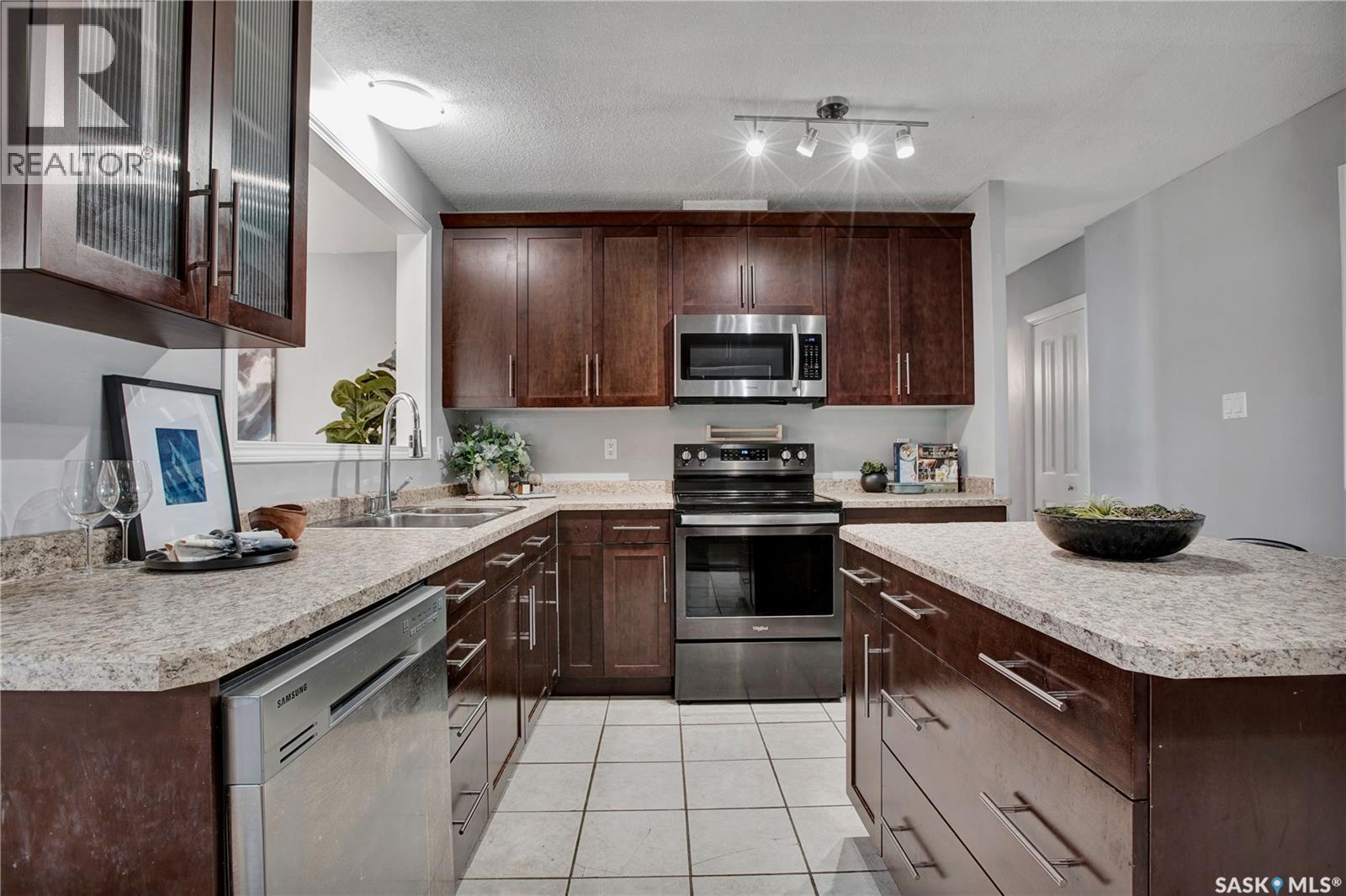 Photo 7 of 26 Columbia Drive, Saskatoon SK