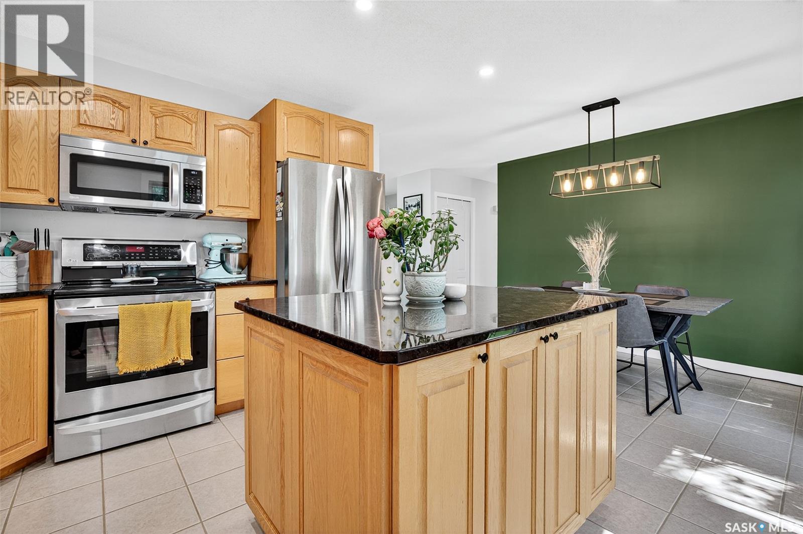 Photo 2 of 72 Thorn Crescent, Moose Jaw SK