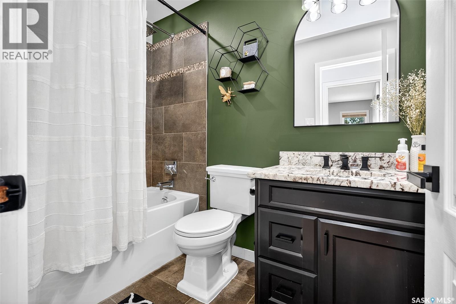 Photo 43 of 72 Thorn Crescent, Moose Jaw SK