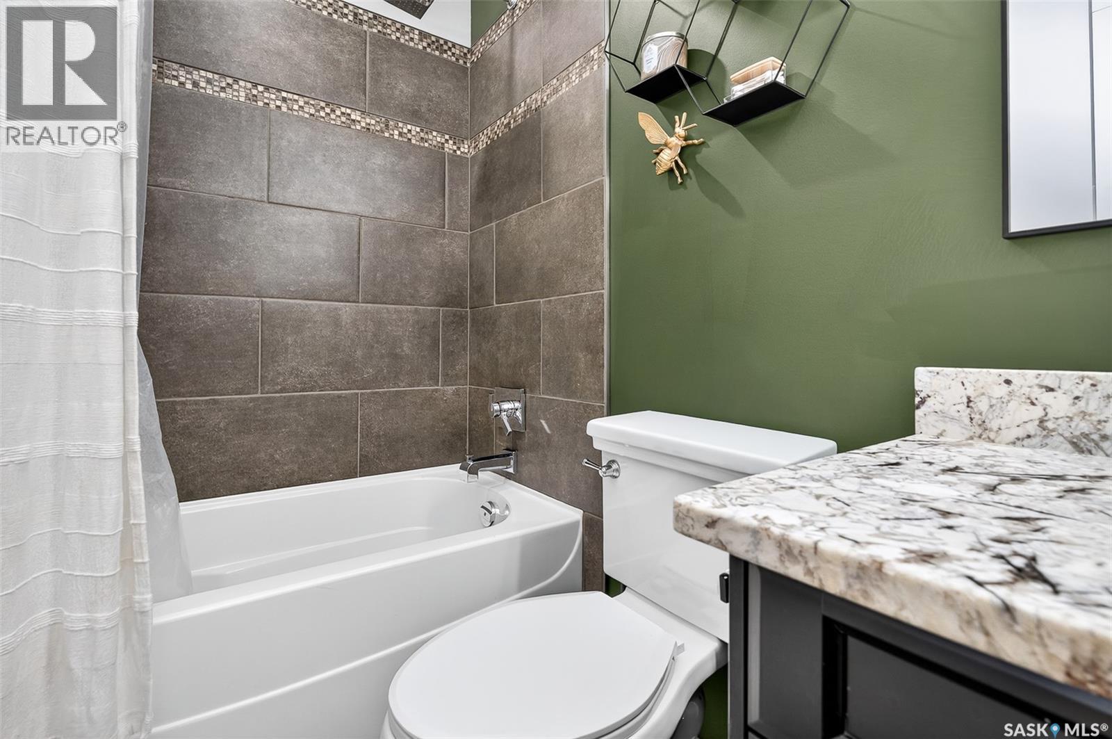 Photo 8 of 72 Thorn Crescent, Moose Jaw SK