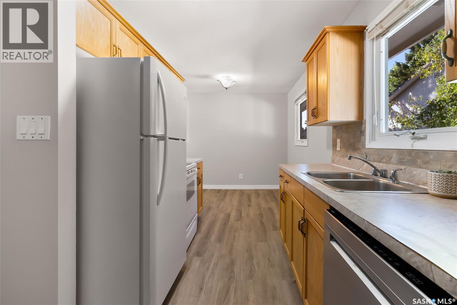 Photo 11 of 105 Borlase Crescent, Regina SK