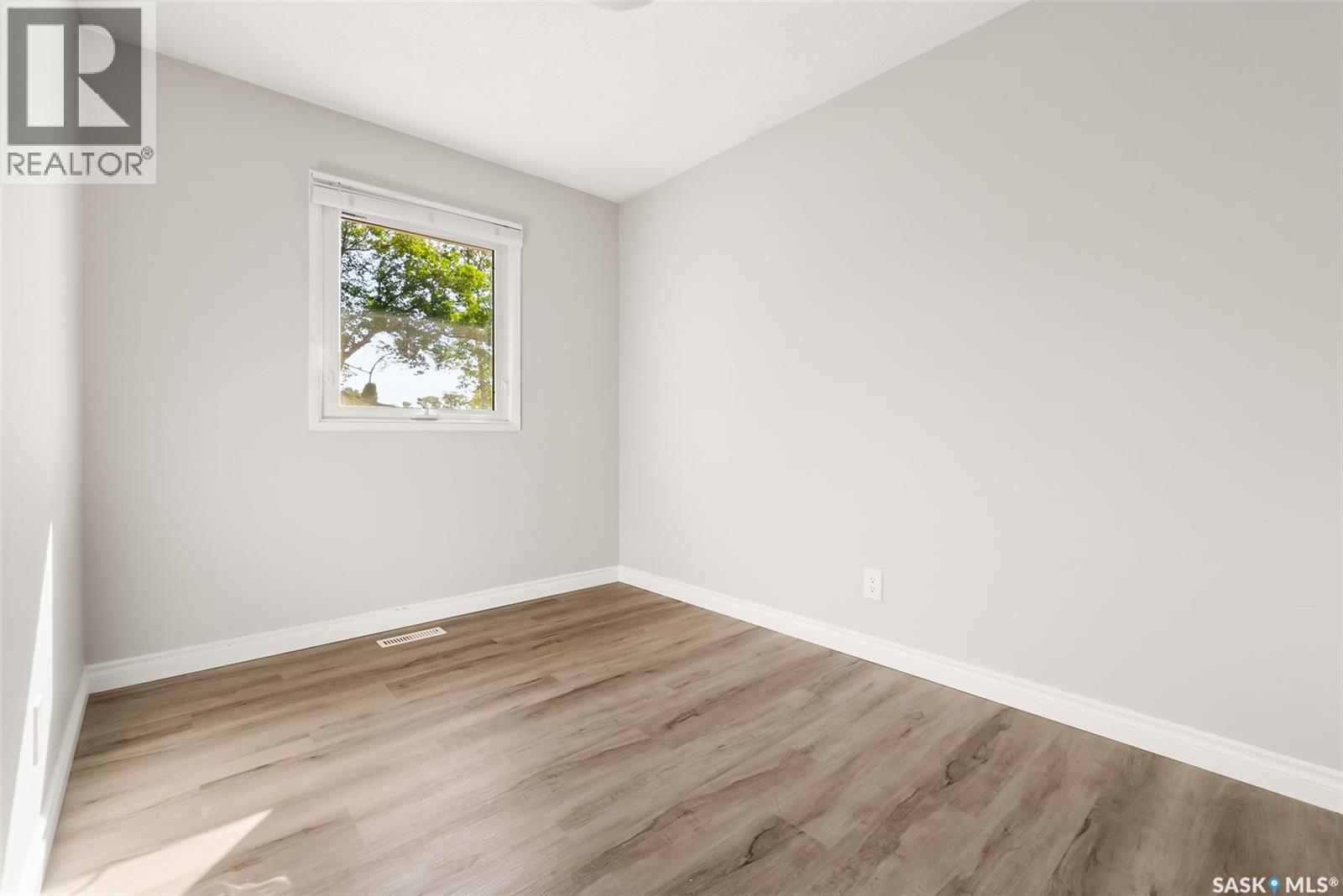 Photo 15 of 105 Borlase Crescent, Regina SK