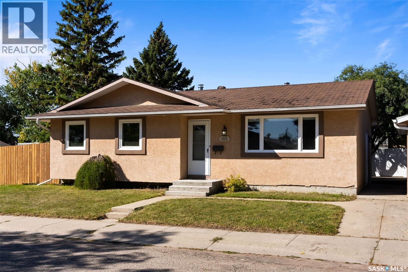 Photo 2 of 105 Borlase Crescent, Regina SK