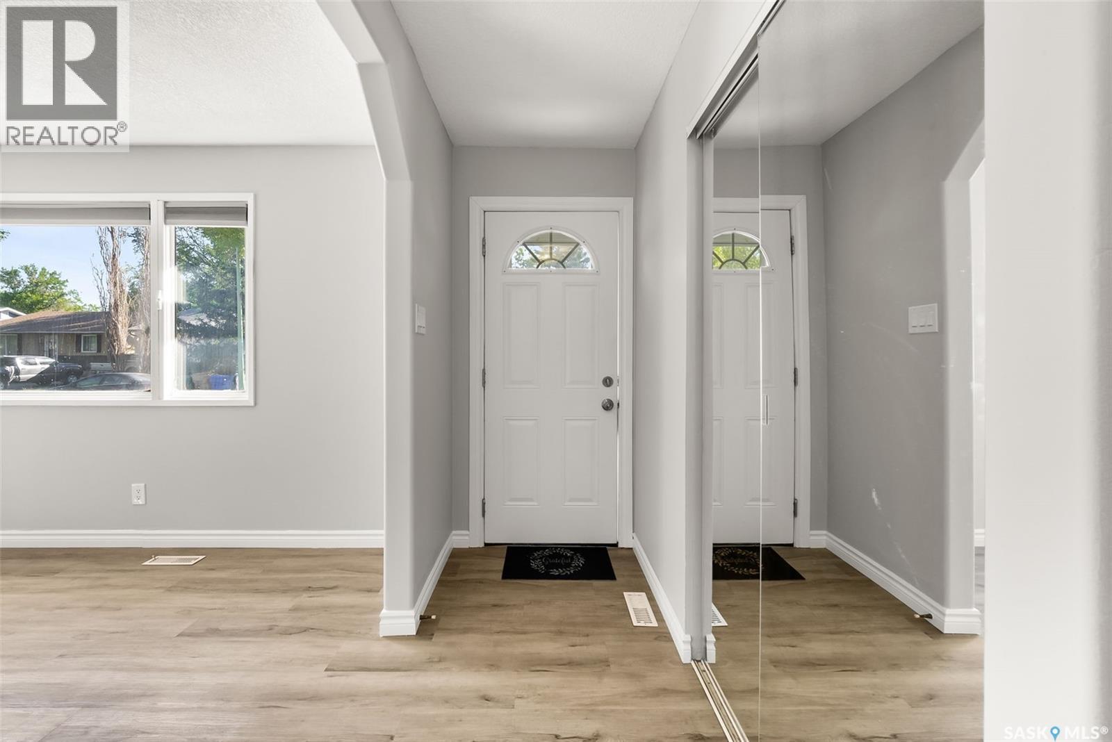 Photo 3 of 105 Borlase Crescent, Regina SK
