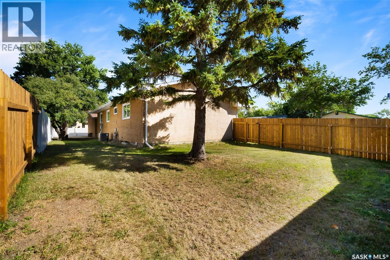 Photo 30 of 105 Borlase Crescent, Regina SK