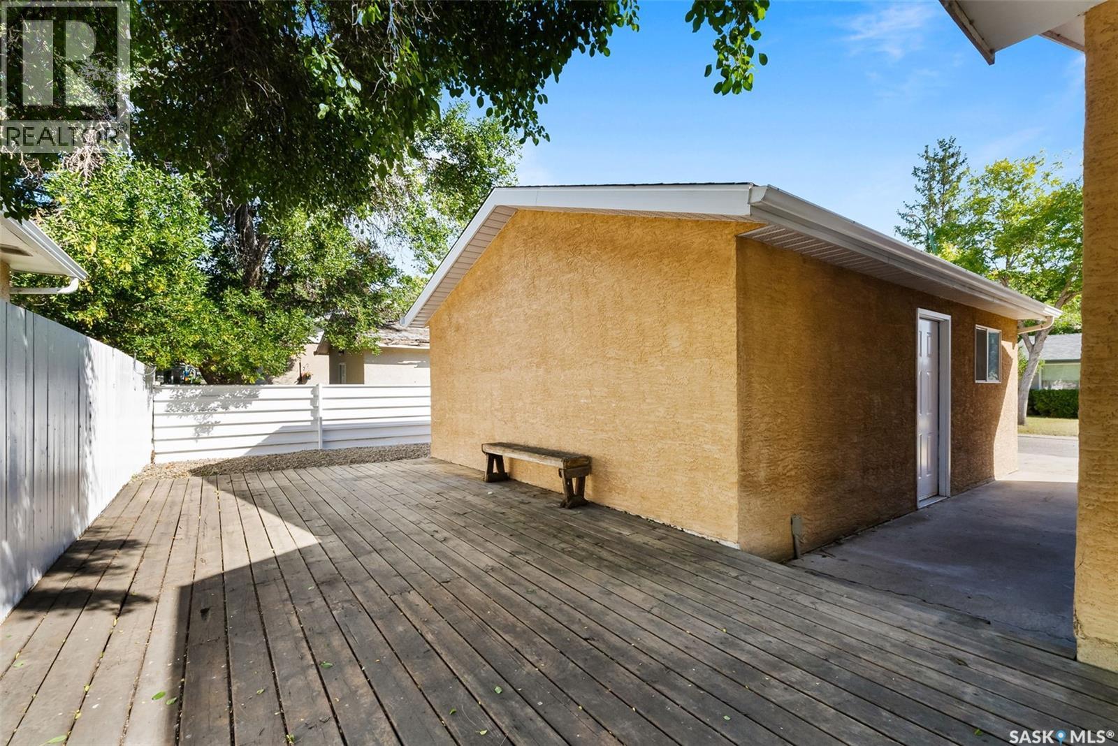 Photo 31 of 105 Borlase Crescent, Regina SK