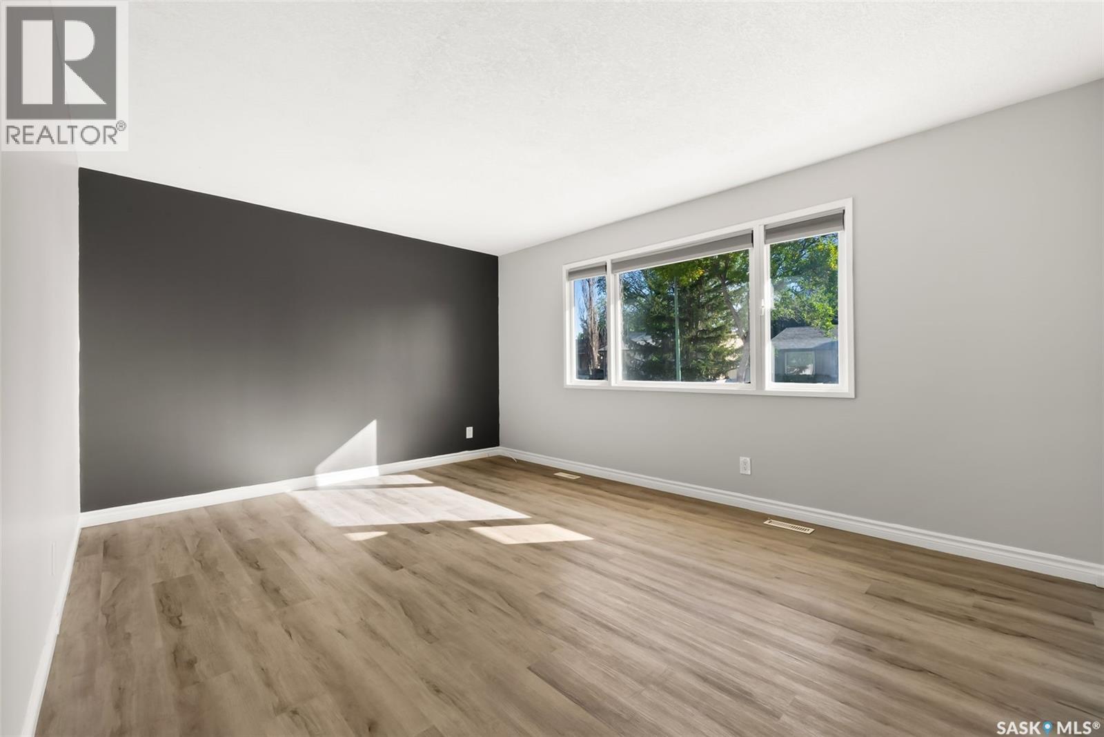 Photo 4 of 105 Borlase Crescent, Regina SK