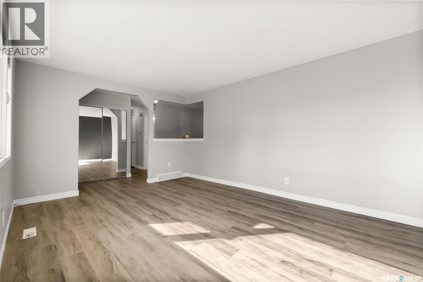 Photo 5 of 105 Borlase Crescent, Regina SK