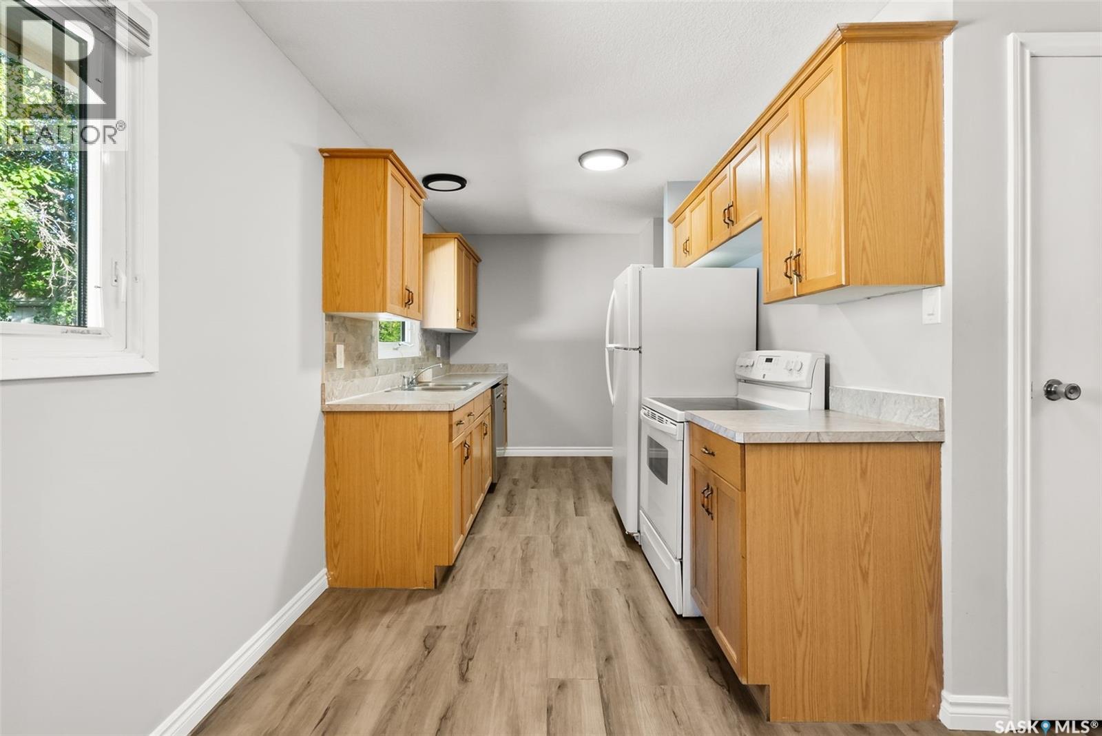 Photo 8 of 105 Borlase Crescent, Regina SK