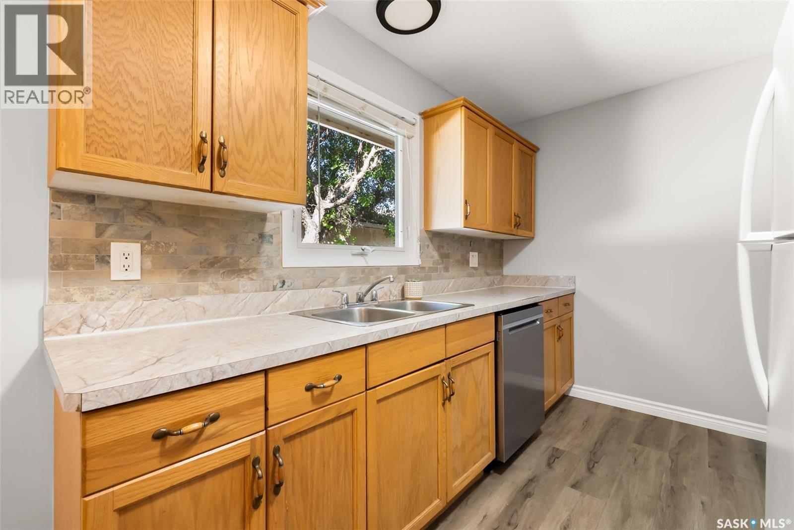 Photo 9 of 105 Borlase Crescent, Regina SK