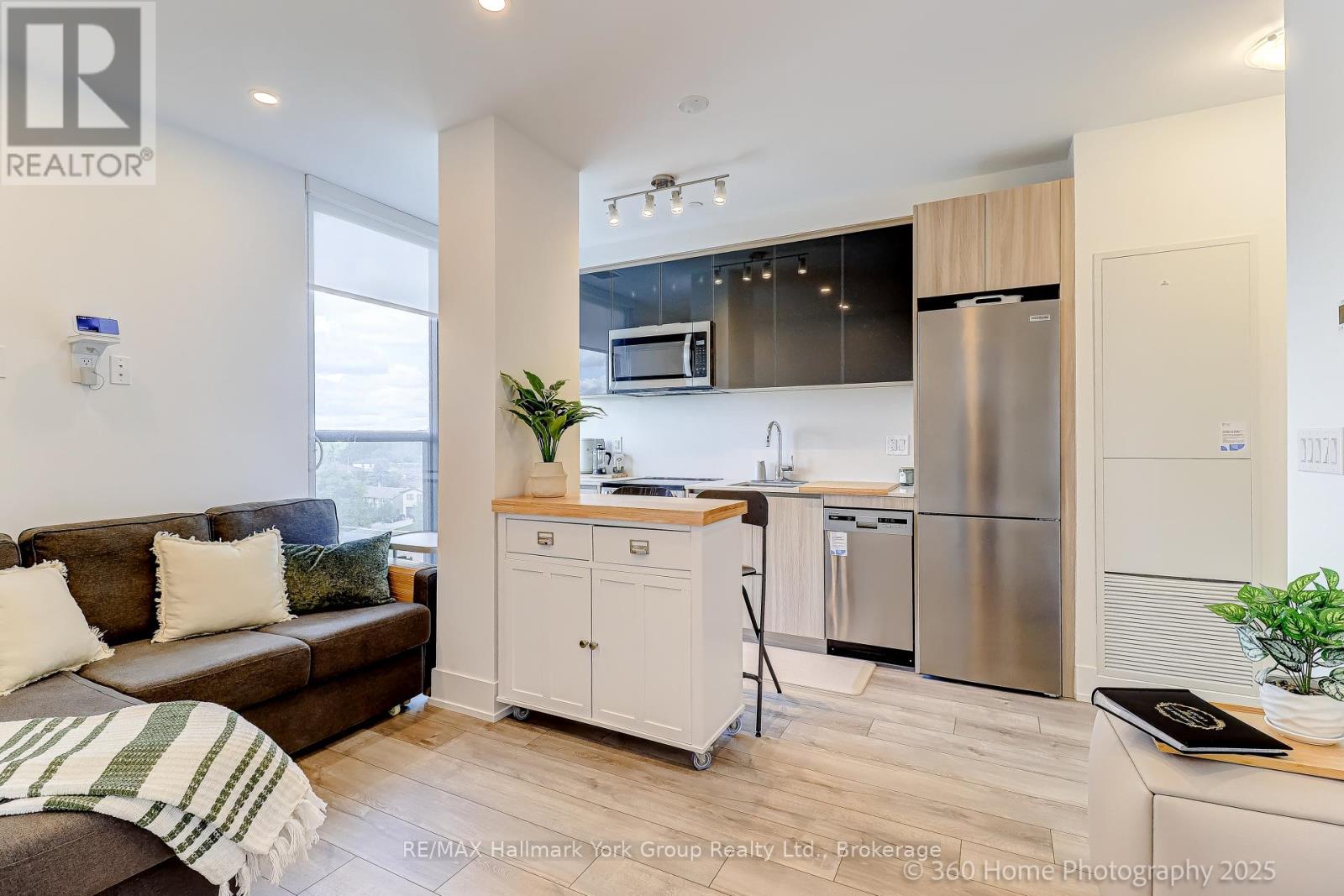 Photo 3 of 534 3100 Keele Street, Toronto ON