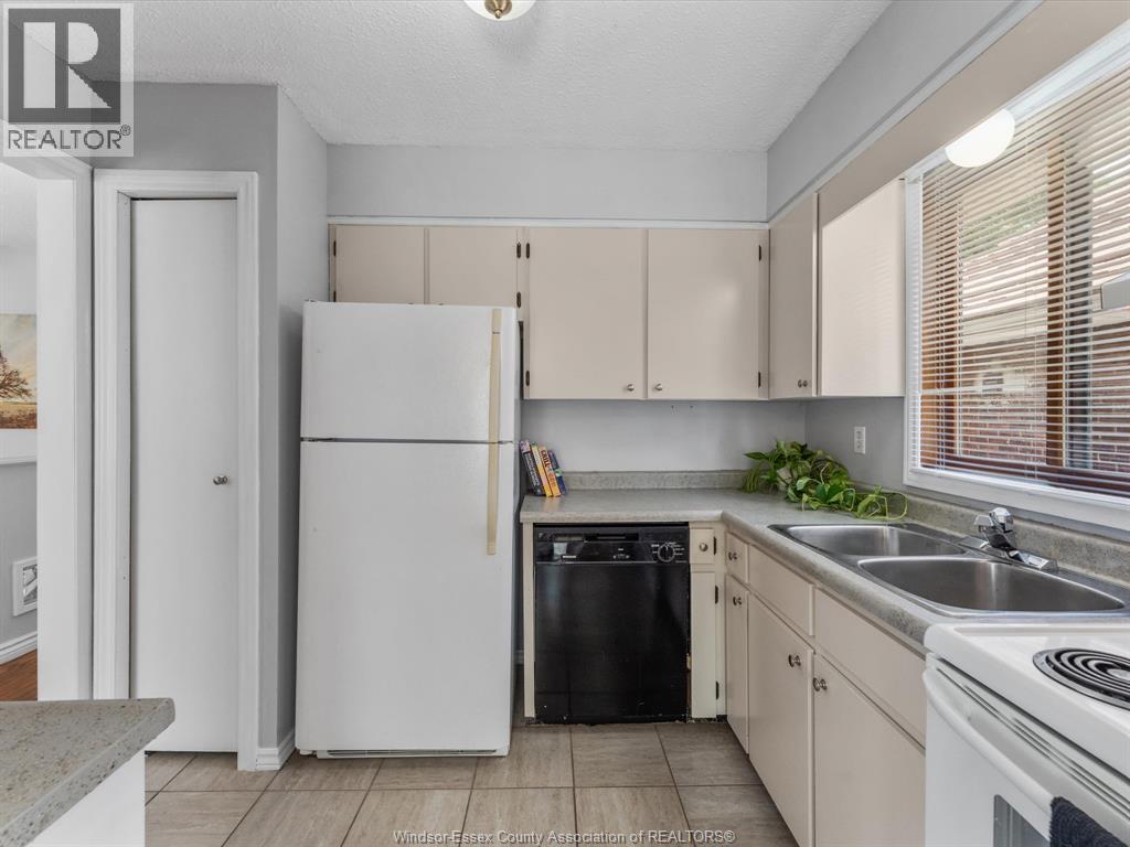 Photo 19 of 3834 Montcalm Street, Windsor ON