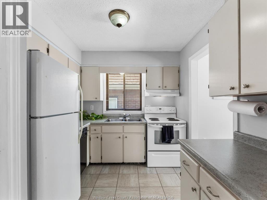 Photo 15 of 3834 Montcalm Street, Windsor ON