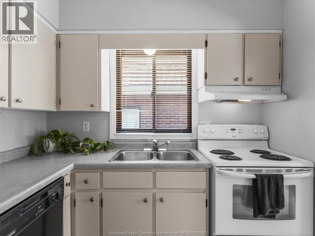 Photo 9 of 3834 Montcalm Street, Windsor ON