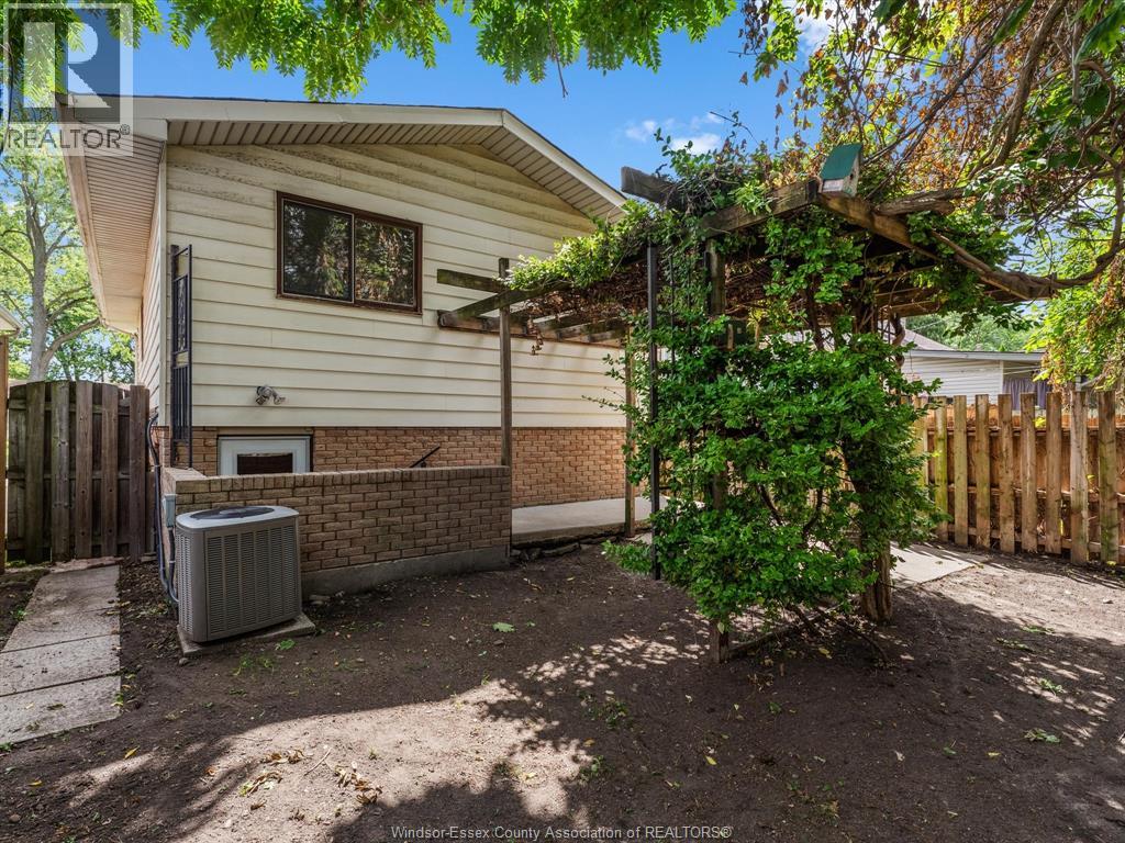 Photo 14 of 3834 Montcalm Street, Windsor ON
