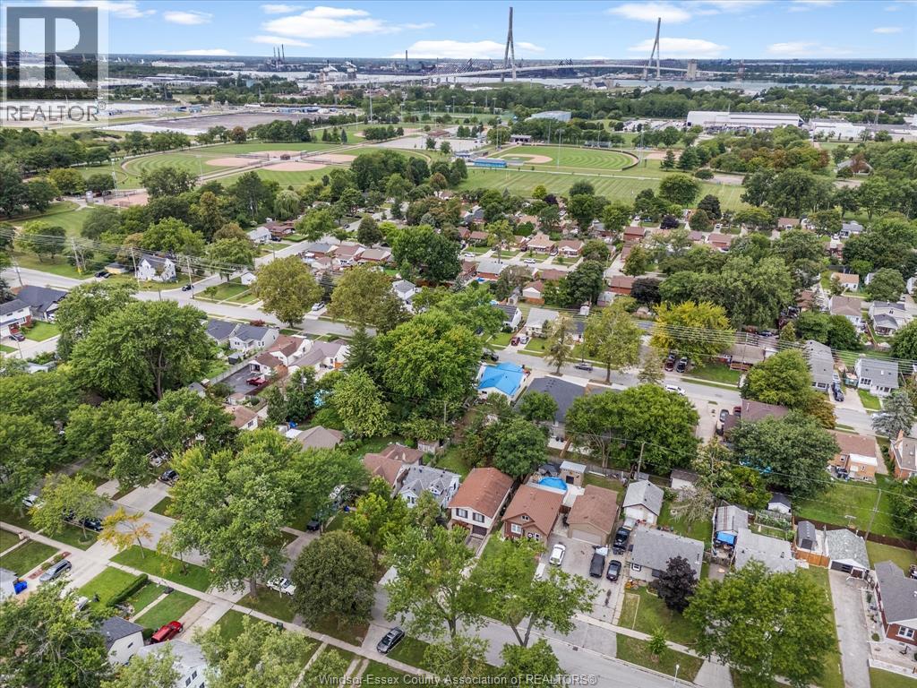 Photo 8 of 3834 Montcalm Street, Windsor ON