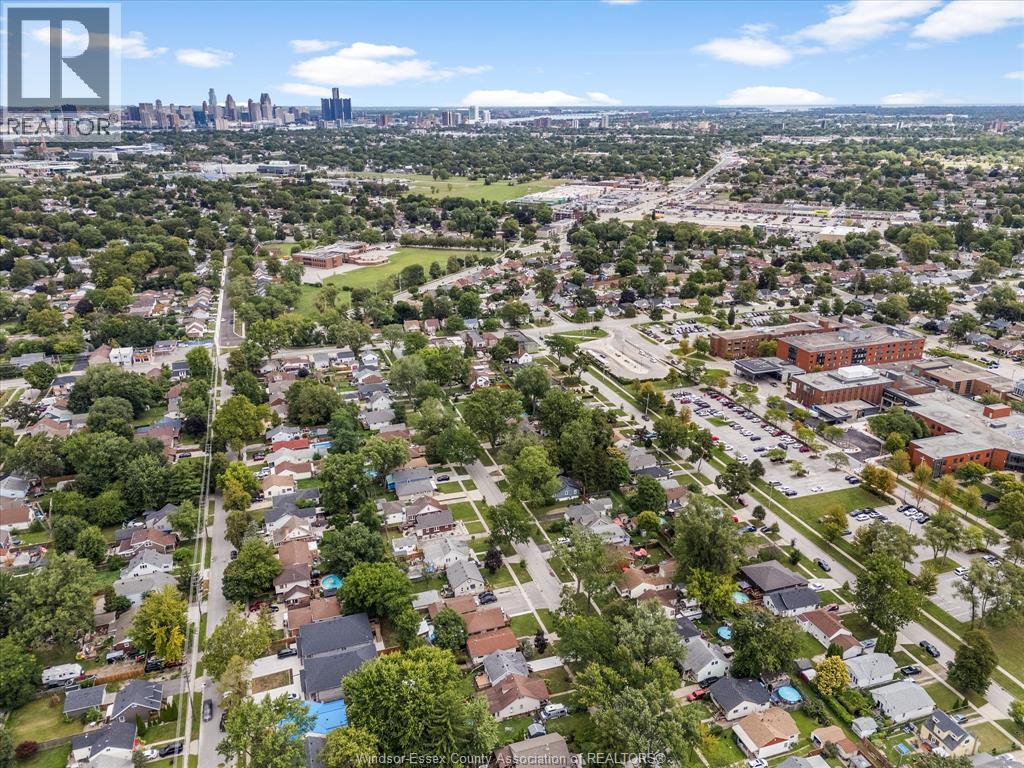 Photo 10 of 3834 Montcalm Street, Windsor ON
