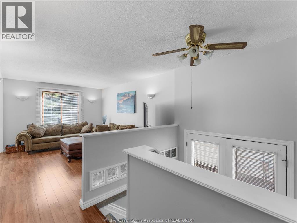 Photo 4 of 3834 Montcalm Street, Windsor ON