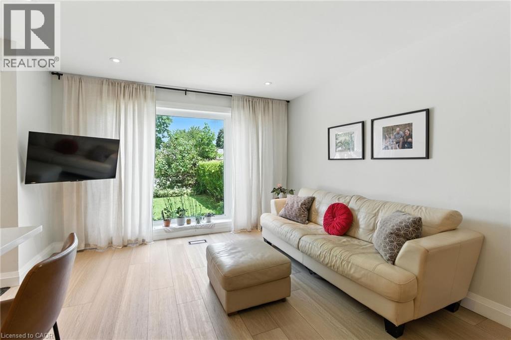 Photo 37 of 374 Magnolia Drive, Hamilton ON