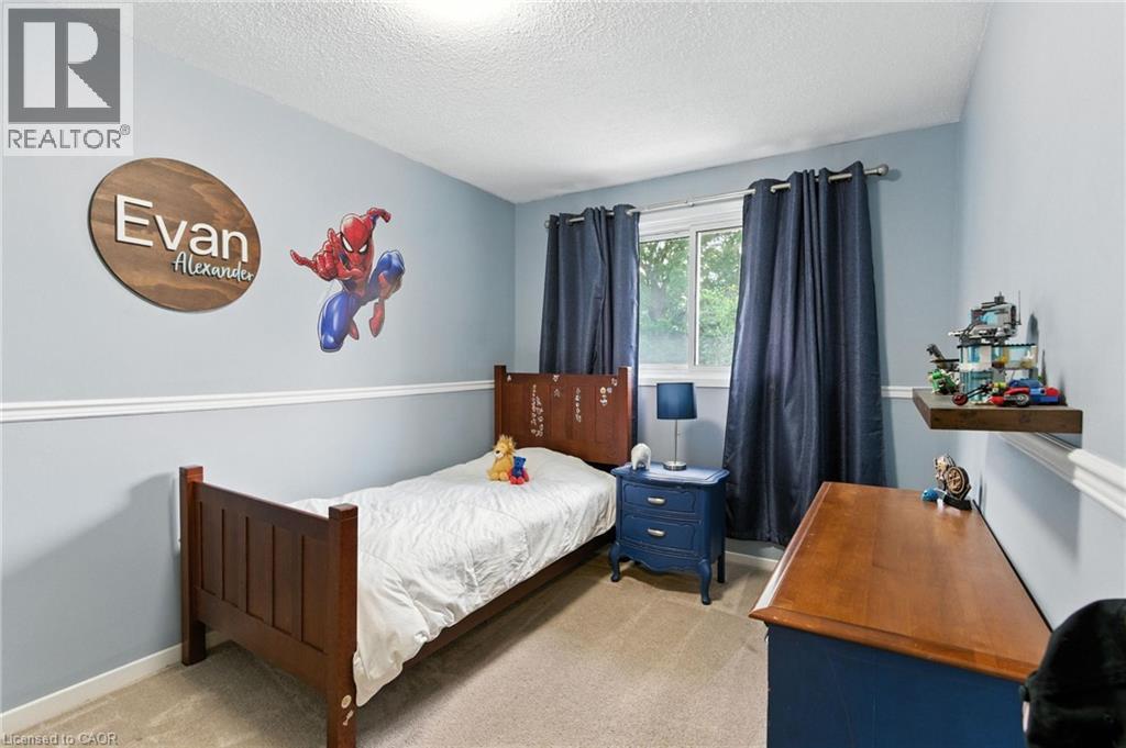 Photo 10 of 374 Magnolia Drive, Hamilton ON