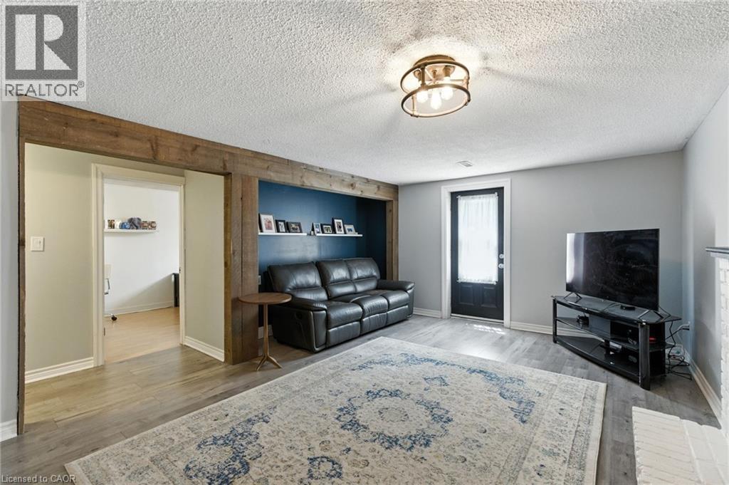 Photo 25 of 374 Magnolia Drive, Hamilton ON