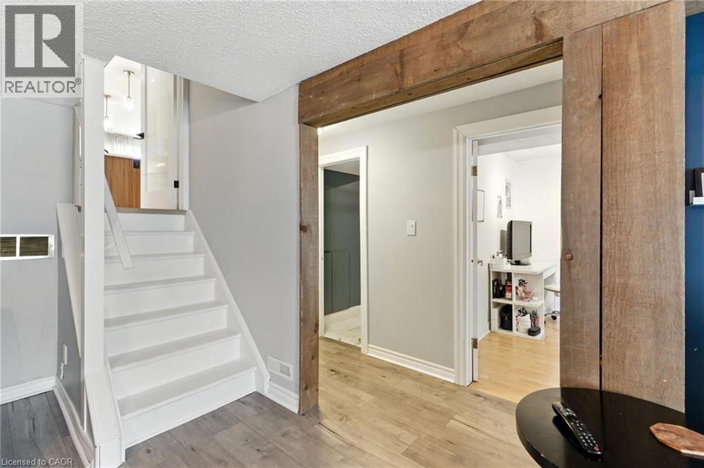 Photo 4 of 374 Magnolia Drive, Hamilton ON