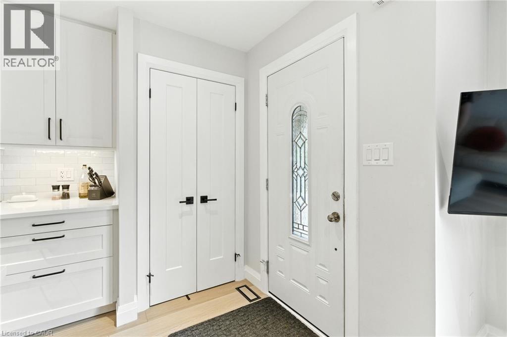 Photo 13 of 374 Magnolia Drive, Hamilton ON