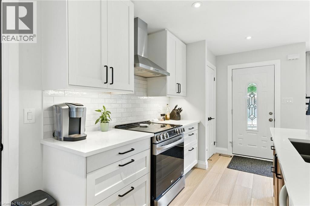 Photo 14 of 374 Magnolia Drive, Hamilton ON