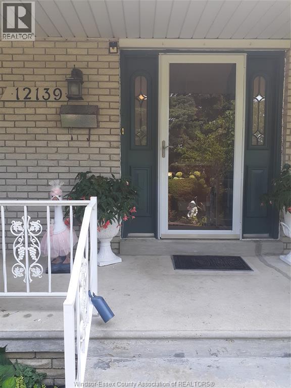 Photo 1 of 12139 Papineau Crt, Tecumseh ON