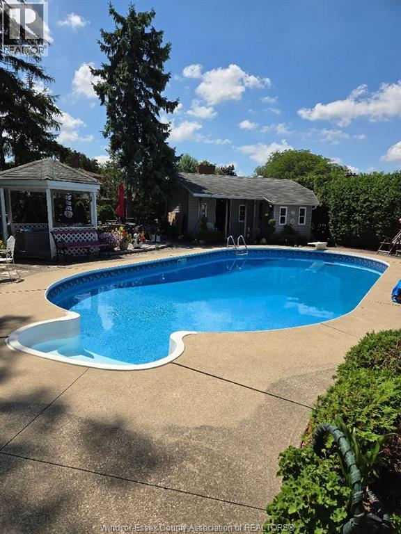 Photo 30 of 12139 Papineau Crt, Tecumseh ON