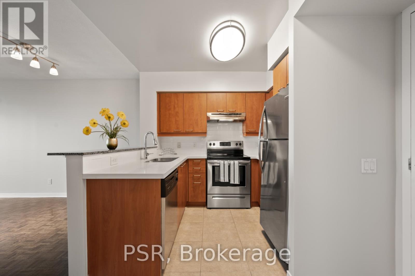 Photo 2 of 711 515 Rosewell Avenue, Toronto ON