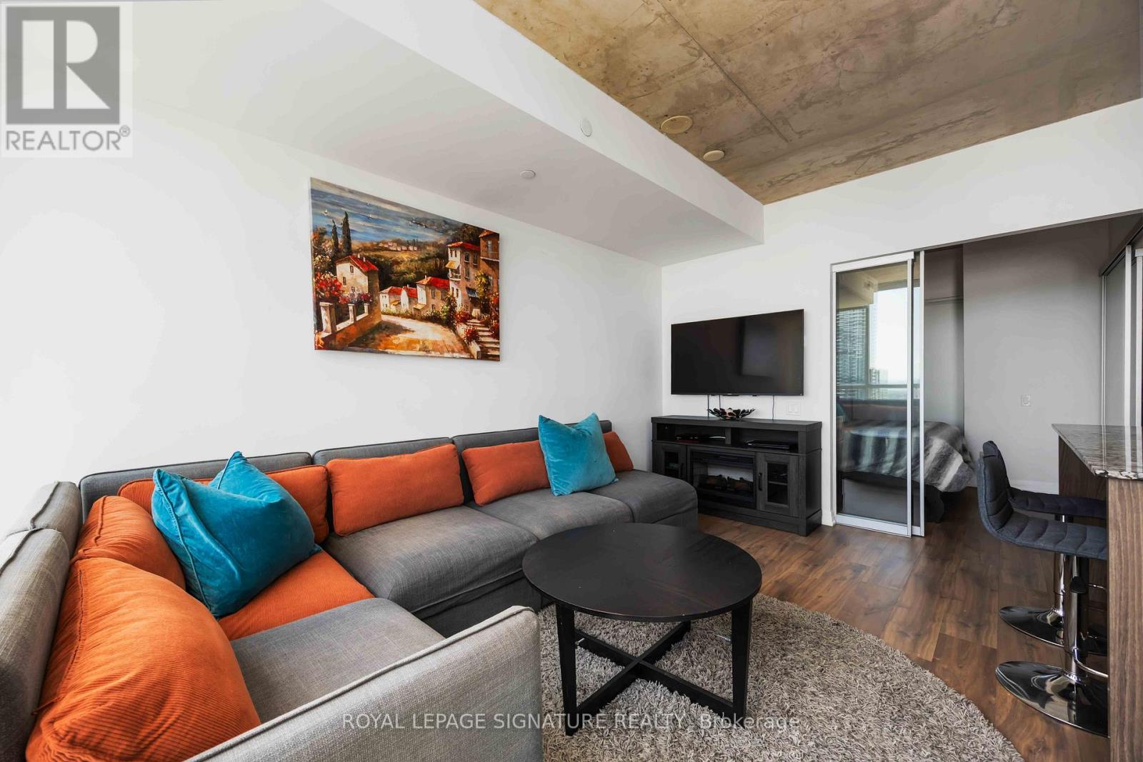 Photo 4 of 3407 88 Blue Jays Way, Toronto ON