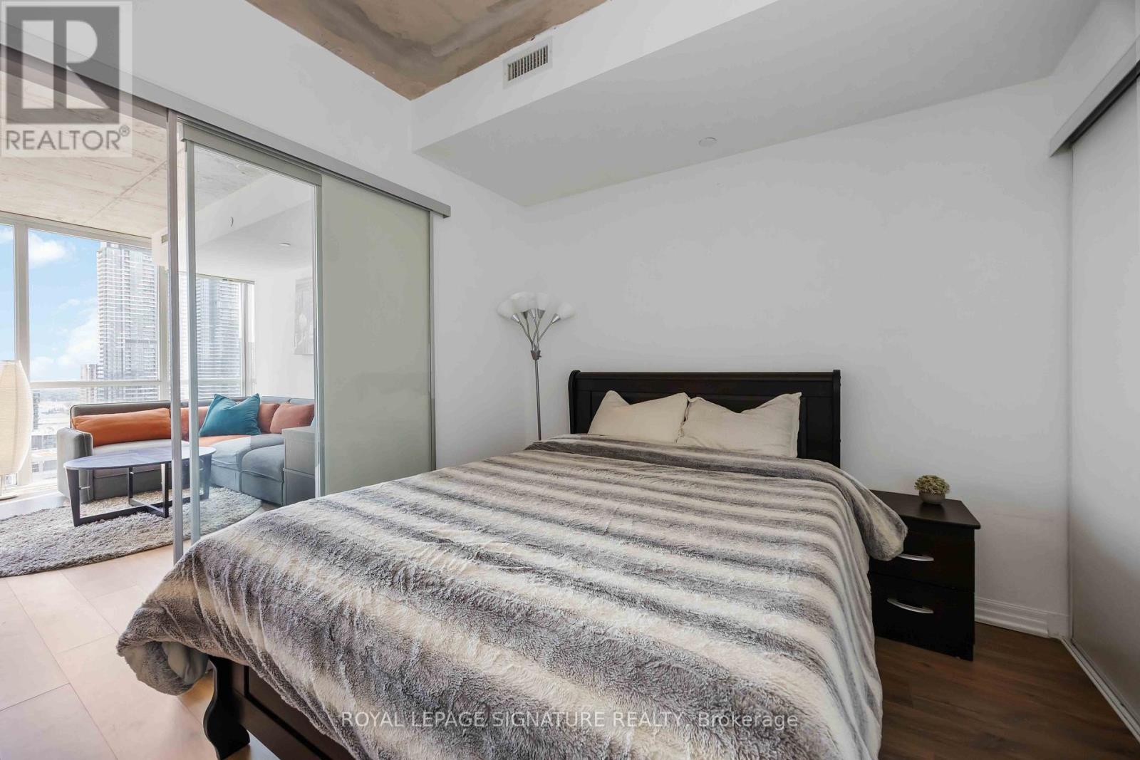 Photo 11 of 3407 88 Blue Jays Way, Toronto ON