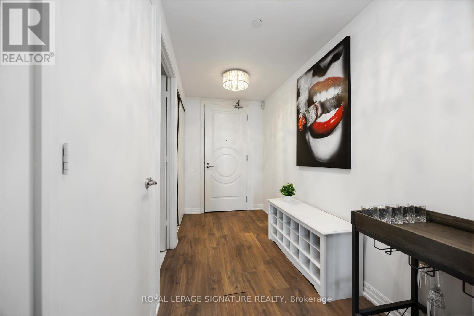 Photo 4 of 3407 88 Blue Jays Way, Toronto ON