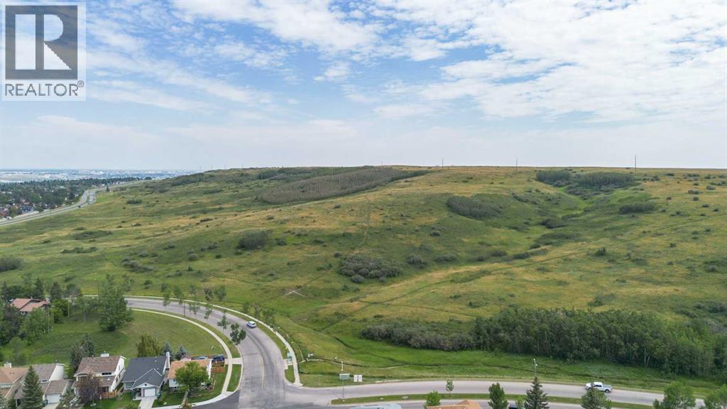 Photo 5 of 200 Macewan Glen Drive Nw, Calgary AB