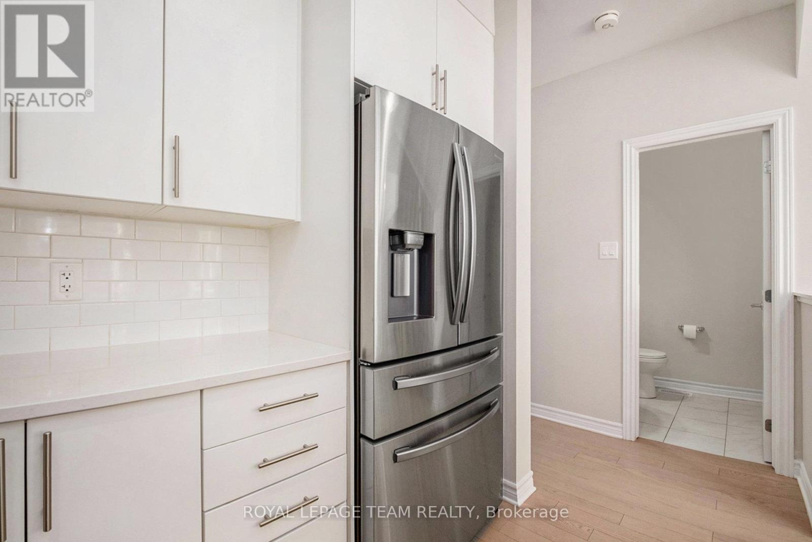 Photo 10 of 130 Wabikon Crescent, Ottawa ON