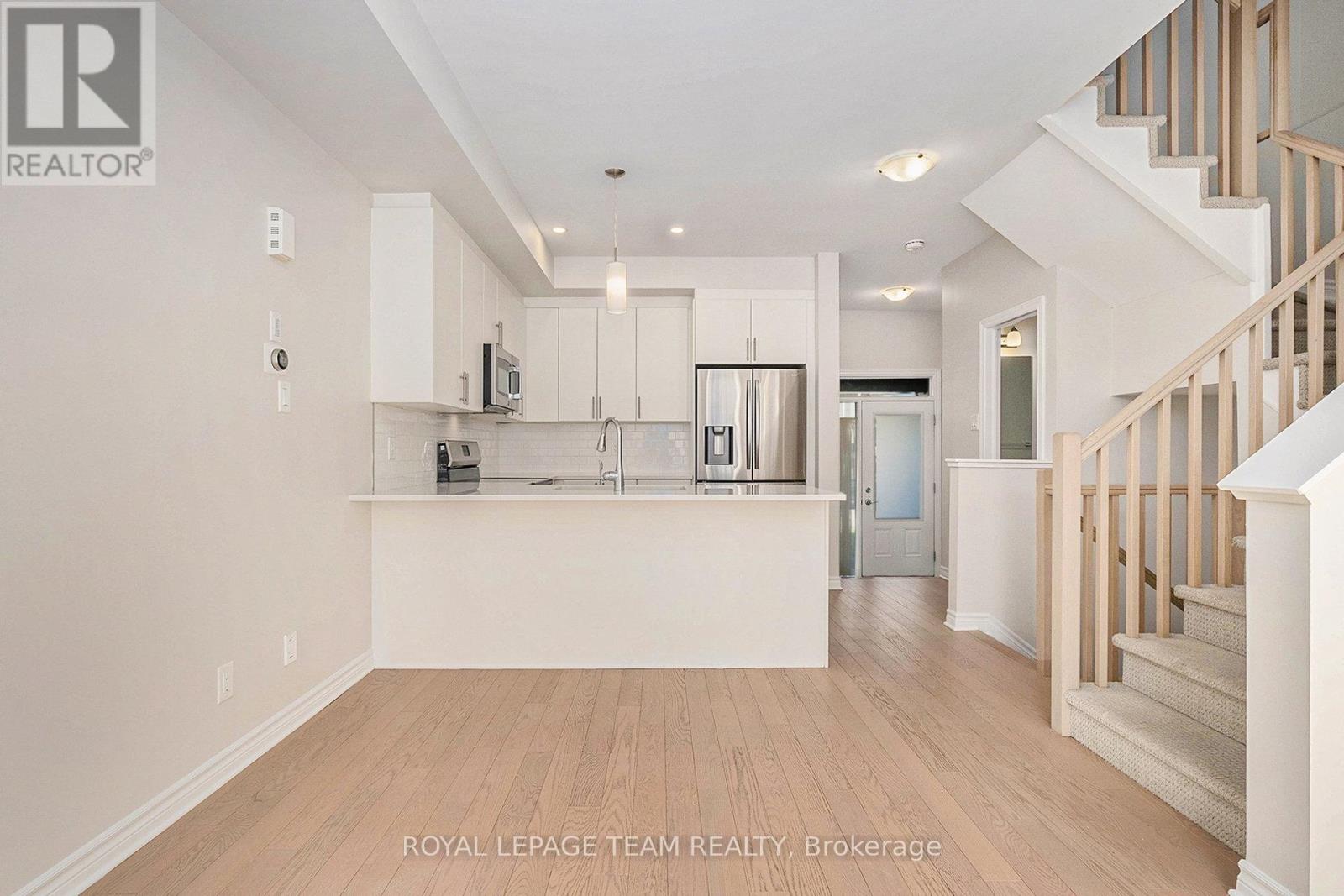 Photo 11 of 130 Wabikon Crescent, Ottawa ON