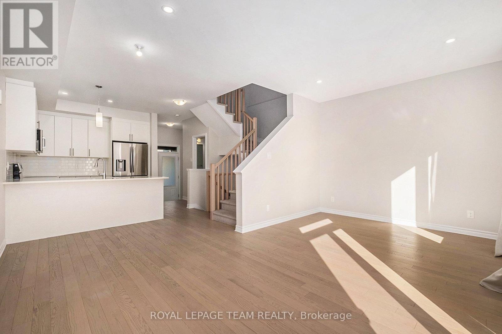 Photo 13 of 130 Wabikon Crescent, Ottawa ON