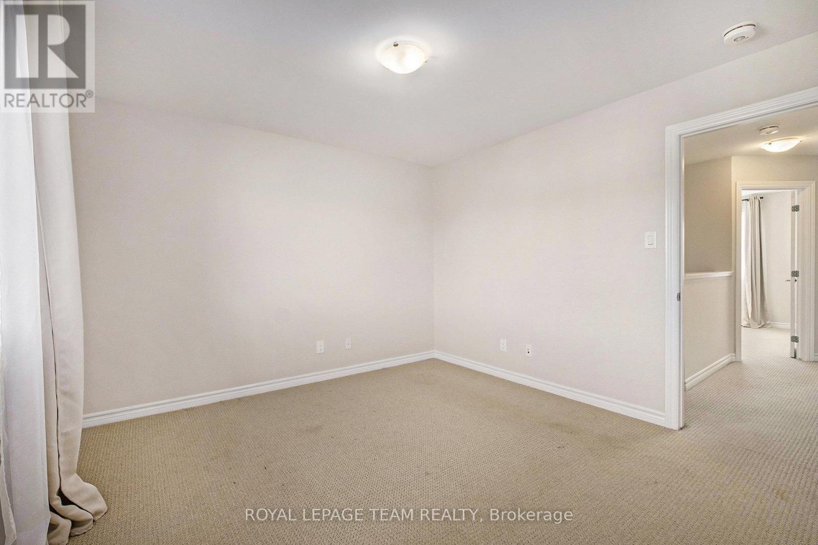 Photo 19 of 130 Wabikon Crescent, Ottawa ON