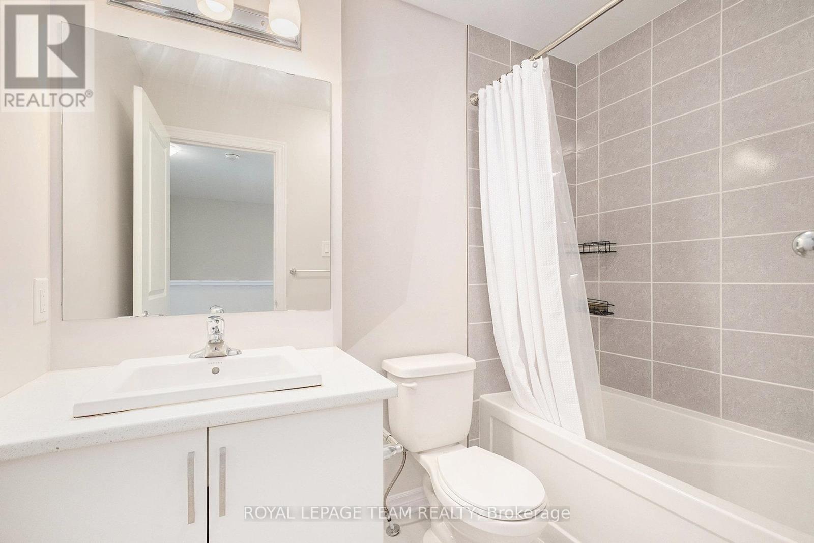 Photo 21 of 130 Wabikon Crescent, Ottawa ON