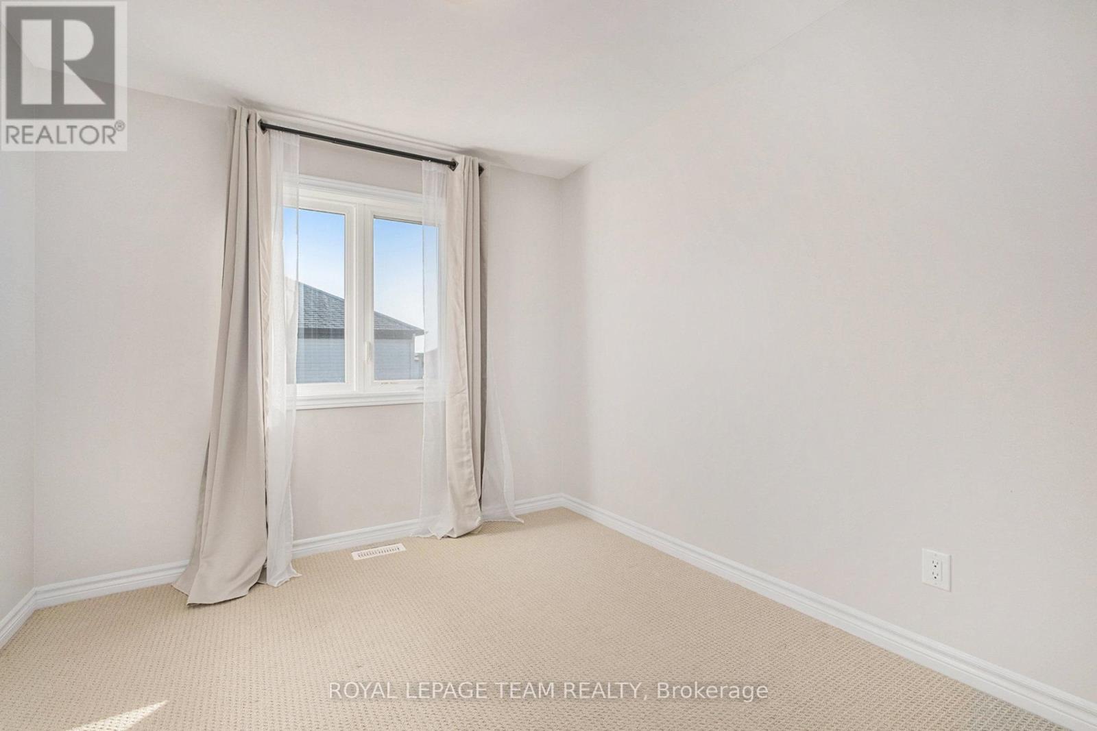 Photo 22 of 130 Wabikon Crescent, Ottawa ON