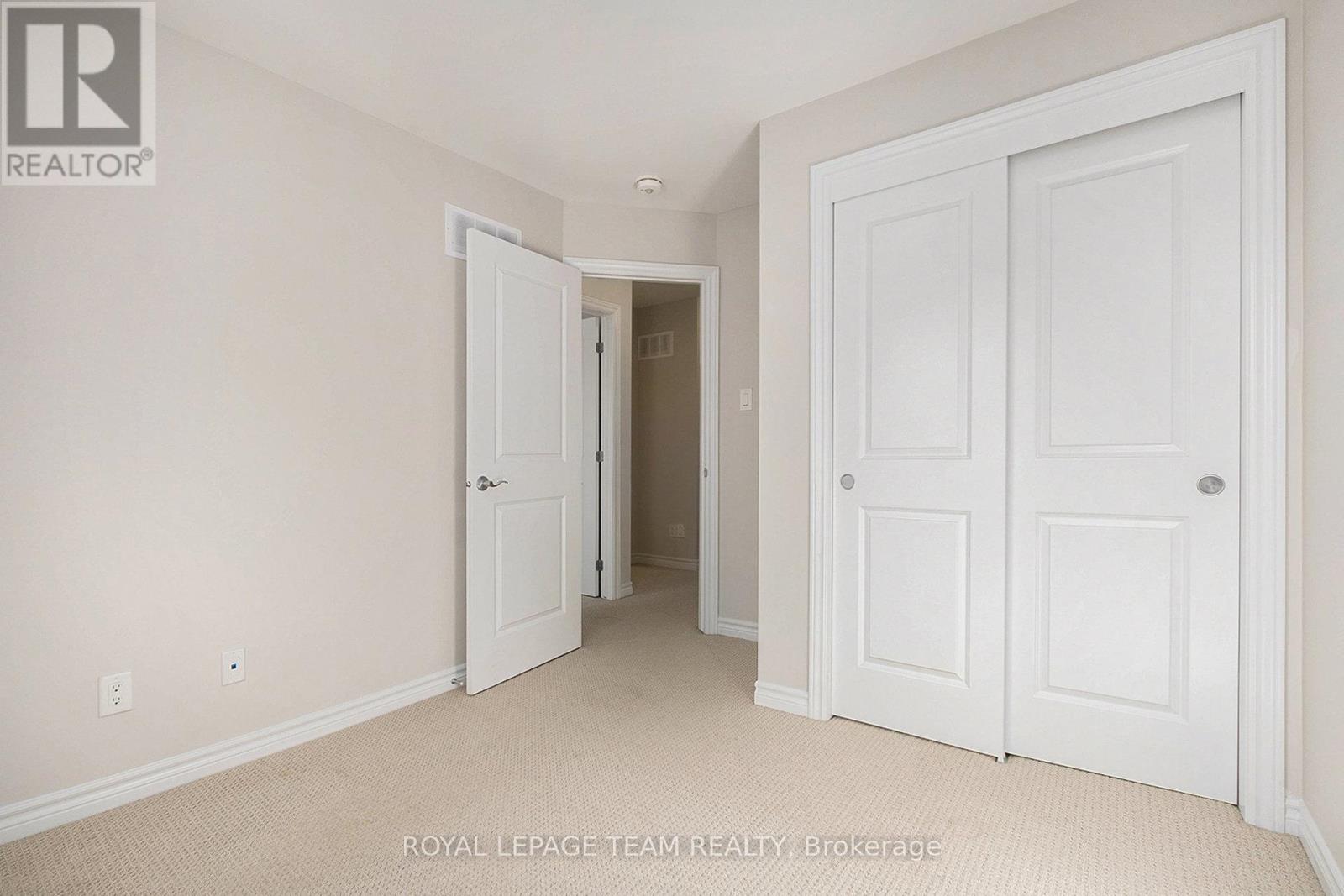 Photo 25 of 130 Wabikon Crescent, Ottawa ON