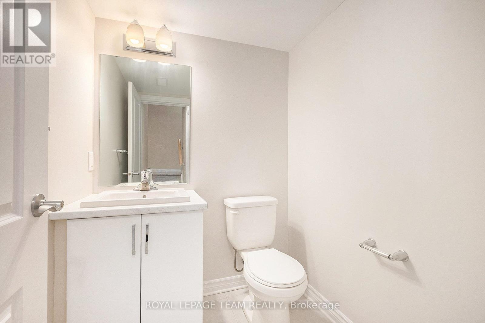 Photo 26 of 130 Wabikon Crescent, Ottawa ON
