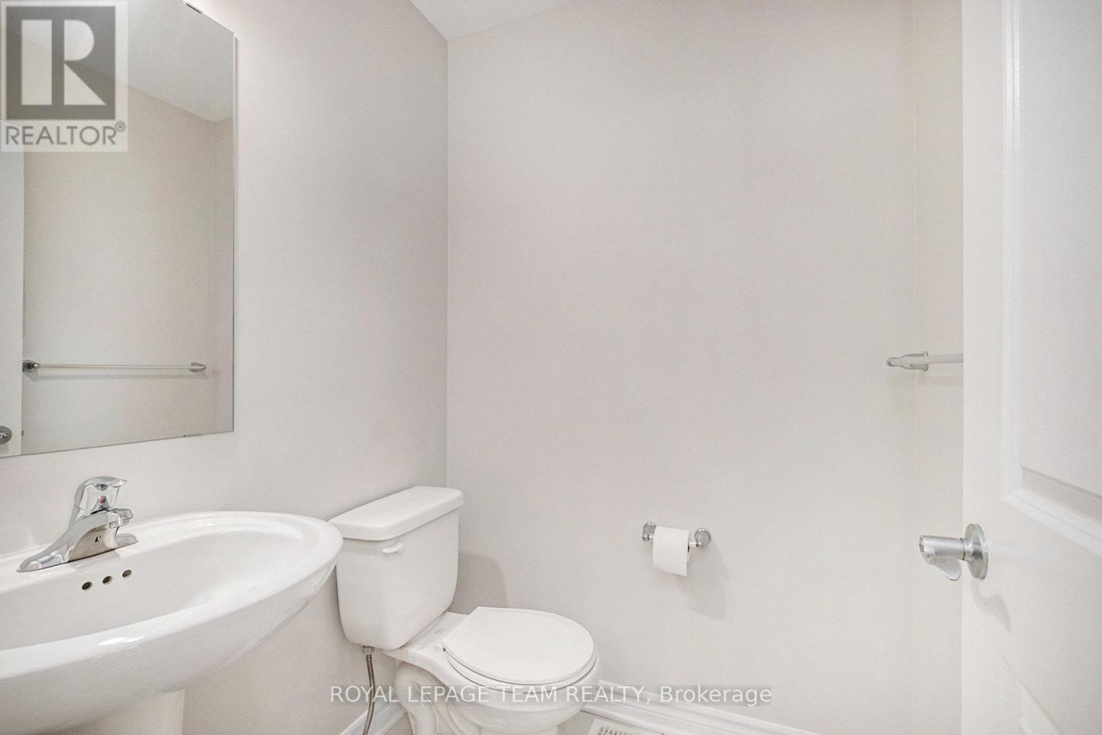 Photo 6 of 130 Wabikon Crescent, Ottawa ON