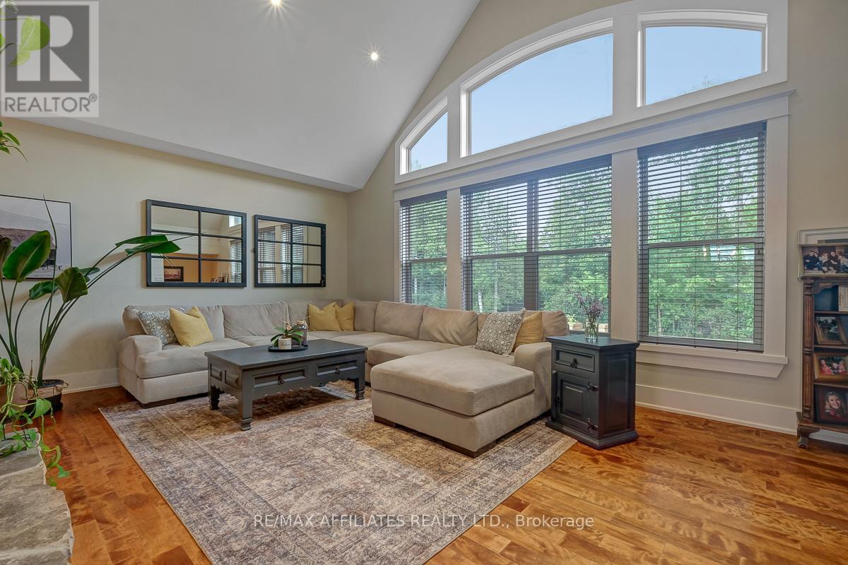 Photo 9 of 111 Ironstone Court, Ottawa ON