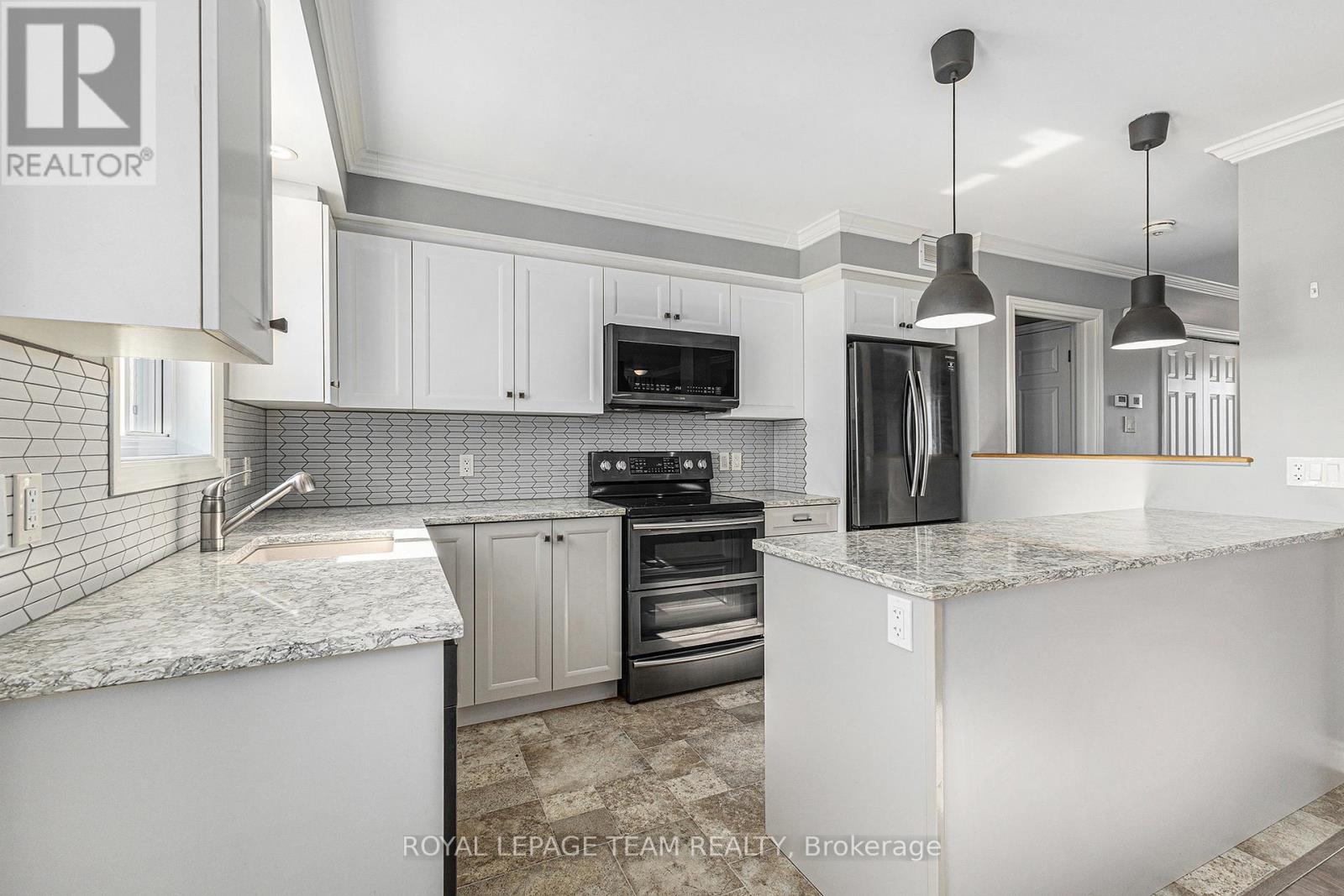 Photo 11 of 2833 Dunrobin Road, Ottawa ON