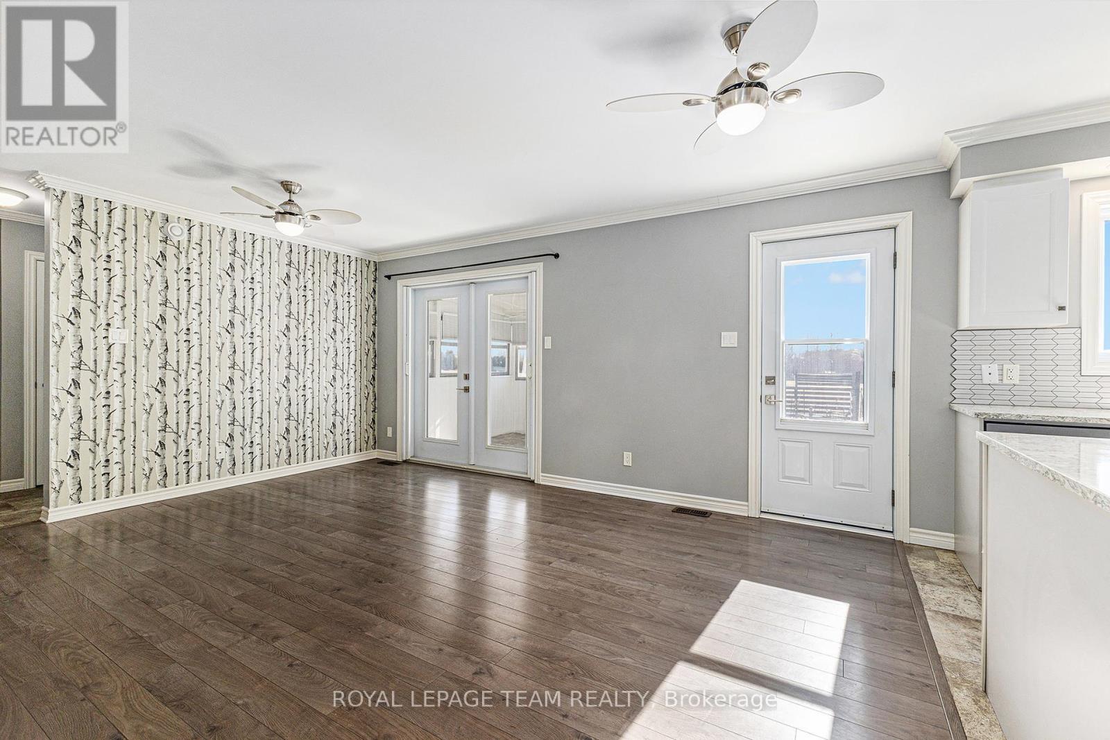 Photo 13 of 2833 Dunrobin Road, Ottawa ON