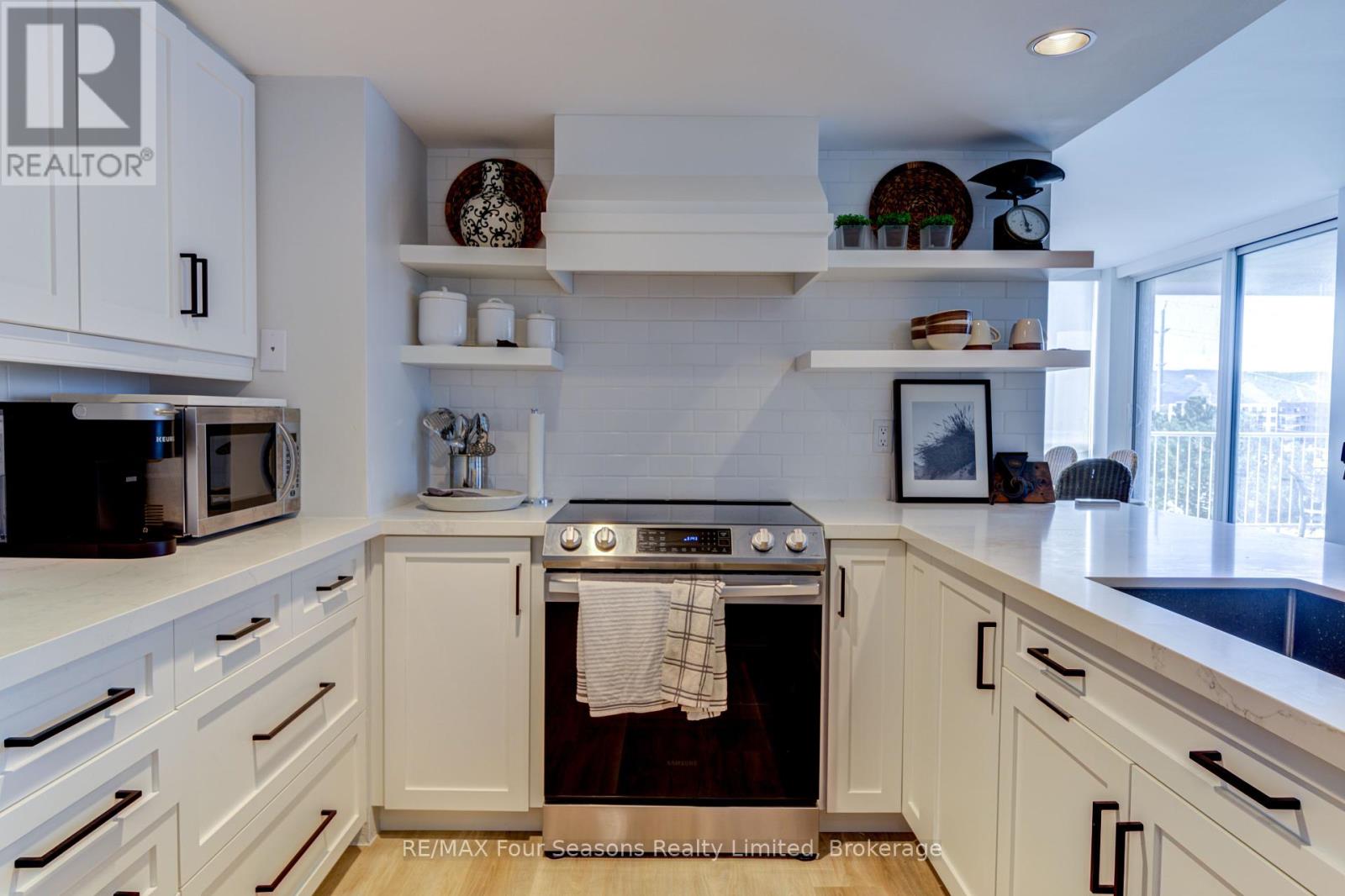 Photo 7 of 501 24 Ramblings Way, Collingwood ON